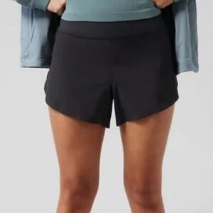 Athleta run with it 3.5” shorts size XL